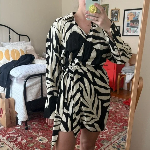 NWT H&M Animal Print Wrap Dress - Picture 5 of 5